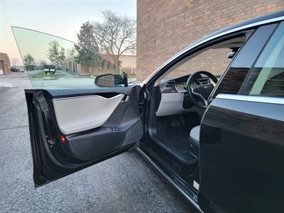 2013 Tesla Model S 85 -- 1 Owner -- Navigation - Bluetooth -  Backup Camera - Sunroof - Save $$$ on Gas - Charge & Drive - Clean Title - $4,000 Tax Credit already taken off the List Price - Photo 24 - Wood Dale, IL 60191