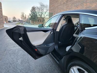 2013 Tesla Model S 85 -- 1 Owner -- Navigation - Bluetooth -  Backup Camera - Sunroof - Save $$$ on Gas - Charge & Drive - Clean Title - $4,000 Tax Credit already taken off the List Price - Photo 26 - Wood Dale, IL 60191