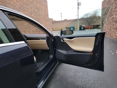 2014 Tesla Model S 60 --1 Owner -- Navigation - Bluetooth -  Backup Camera - Sunroof -  Save $$$ on Gas - Charge & Drive - Clean Title - $4,000 Tax Credit already taken off the List Price - Photo 29 - Wood Dale, IL 60191