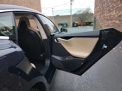 2014 Tesla Model S 60 --1 Owner -- Navigation - Bluetooth -  Backup Camera - Sunroof -  Save $$$ on Gas - Charge & Drive - Clean Title - $4,000 Tax Credit already taken off the List Price - Photo 31 - Wood Dale, IL 60191