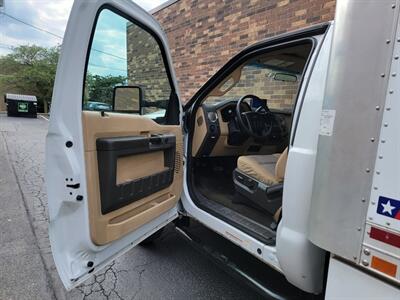 2016 Ford F-550 Super Duty Chassis XLT -- 16' BOX TRUCK -- 6.8L V10 GAS MOTOR - Automatic - Power Window - Power Lock - Bluetooth - Backup Camera - All Serviced - NO Accident - Clean Title - Photo 13 - Wood Dale, IL 60191