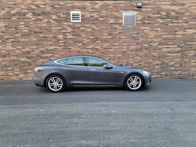 2015 Tesla Model S 70D AWD - 250 Miles with a Full Charge -  Ultra High Fidelity Sound - Autopilot - Sunroof - Subzero Weather Package - Premium Upgrades Package - Standard Suspension - Power and Lighting Package - Photo 2 - Wood Dale, IL 60191