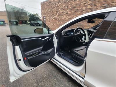 2016 Tesla Model S 75 -- 7 Passenger/Jump Seat -  250 Miles on Full  Charge - Autopilot - Premium Upgrades Package - Sunroof - Smart Air Suspension - Power and Lighting Package - NO Accident - Clean Title - Photo 20 - Wood Dale, IL 60191