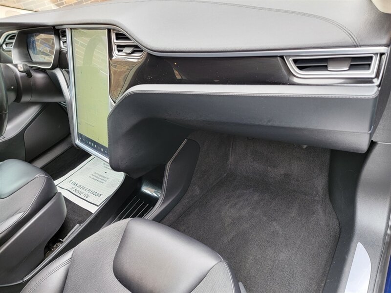 2015 Tesla Model S 70D AWD - 7 Passengers - 1 OWN photo