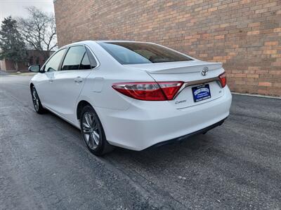 2017 Toyota Camry SE -- Sunroof - Backup Camera - Bluetooth -  NO Accident - Clean Title - All Serviced - Photo 4 - Wood Dale, IL 60191