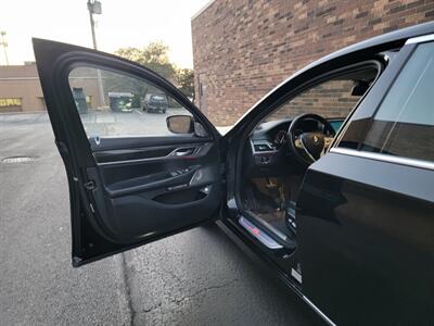 2017 BMW 750Li xDrive - 4.4L Twin Turbo V8 445hp - Navigation - Backup Camera - Fully Loaded - All Serviced - Canada Edition - Clean Title - Photo 11 - Wood Dale, IL 60191