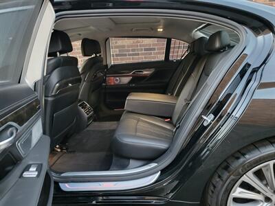 2017 BMW 750Li xDrive - 4.4L Twin Turbo V8 445hp - Navigation - Backup Camera - Fully Loaded - All Serviced - Canada Edition - Clean Title - Photo 17 - Wood Dale, IL 60191