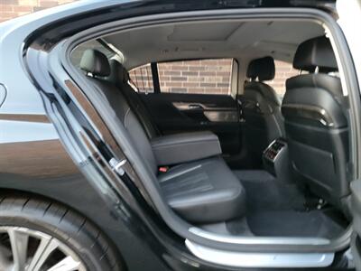 2017 BMW 750Li xDrive - 4.4L Twin Turbo V8 445hp - Navigation - Backup Camera - Fully Loaded - All Serviced - Canada Edition - Clean Title - Photo 18 - Wood Dale, IL 60191