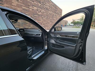 2017 BMW 750Li xDrive - 4.4L Twin Turbo V8 445hp - Navigation - Backup Camera - Fully Loaded - All Serviced - Canada Edition - Clean Title - Photo 12 - Wood Dale, IL 60191