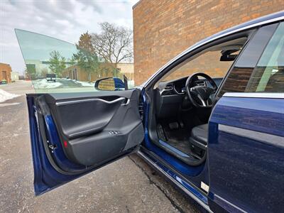 2016 Tesla Model S 75 -- Only 42K Miles -- 270 Miles on Full Charge -  Autopilot - Premium Upgrades Package - Sunroof - Power and Lighting Package - Standard Suspension - Clean Title - Photo 22 - Wood Dale, IL 60191