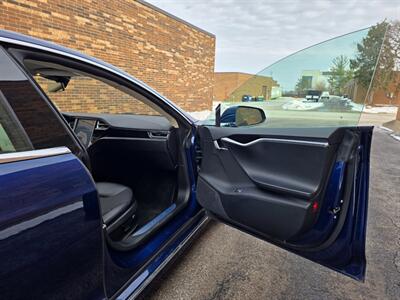 2016 Tesla Model S 75 -- Only 42K Miles -- 270 Miles on Full Charge -  Autopilot - Premium Upgrades Package - Sunroof - Power and Lighting Package - Standard Suspension - Clean Title - Photo 23 - Wood Dale, IL 60191