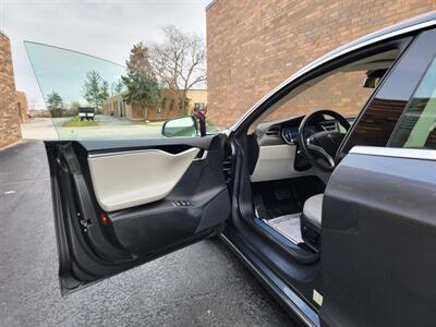 2014 Tesla Model S 60 -- Only 68K Miles - 1 OWNER -- Save $$$ on Gas  - Charge & Drive - Panorama Roof - Auto Pilot - NO Accident - Clean Title - $4,000 Tax Credit already taken off the List Price - Photo 27 - Wood Dale, IL 60191