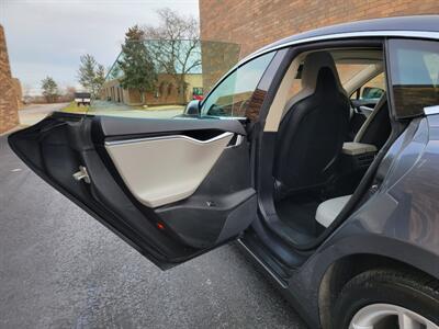 2014 Tesla Model S 60 -- Only 68K Miles - 1 OWNER -- Save $$$ on Gas  - Charge & Drive - Panorama Roof - Auto Pilot - NO Accident - Clean Title - $4,000 Tax Credit already taken off the List Price - Photo 29 - Wood Dale, IL 60191