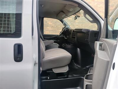 2017 Chevrolet Express 2500 Cargo Van -- Vortec 4.8L V8 285hp -  Bluetooth - Backup Camera - NO Accident - Clean Title - All Serviced - Photo 18 - Wood Dale, IL 60191