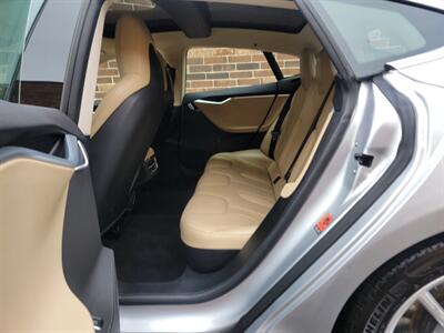 2015 Tesla Model S 85 -- 275 Miles on Full Charge -- Ultra High Fidelity Sound - Autopilot - Tech Package with Autopilot - All Serviced - Clean Title - Photo 24 - Wood Dale, IL 60191