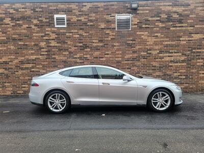 2015 Tesla Model S 85 -- 275 Miles on Full Charge -- Ultra High Fidelity Sound - Autopilot - Tech Package with Autopilot - All Serviced - Clean Title - Photo 5 - Wood Dale, IL 60191