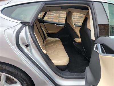 2015 Tesla Model S 85 -- 275 Miles on Full Charge -- Ultra High Fidelity Sound - Autopilot - Tech Package with Autopilot - All Serviced - Clean Title - Photo 25 - Wood Dale, IL 60191