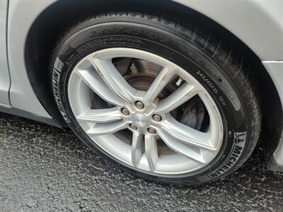 2015 Tesla Model S 85 -- 275 Miles on Full Charge -- Ultra High Fidelity Sound - Autopilot - Tech Package with Autopilot - All Serviced - Clean Title - Photo 28 - Wood Dale, IL 60191