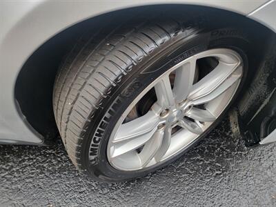 2015 Tesla Model S 85 -- 275 Miles on Full Charge -- Ultra High Fidelity Sound - Autopilot - Tech Package with Autopilot - All Serviced - Clean Title - Photo 30 - Wood Dale, IL 60191