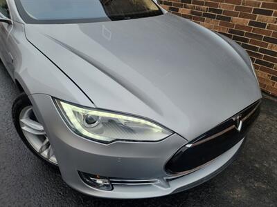 2015 Tesla Model S 85 -- 275 Miles on Full Charge -- Ultra High Fidelity Sound - Autopilot - Tech Package with Autopilot - All Serviced - Clean Title - Photo 31 - Wood Dale, IL 60191