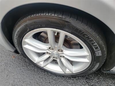 2015 Tesla Model S 85 -- 275 Miles on Full Charge -- Ultra High Fidelity Sound - Autopilot - Tech Package with Autopilot - All Serviced - Clean Title - Photo 29 - Wood Dale, IL 60191