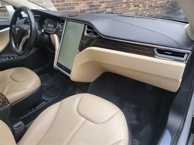 2015 Tesla Model S 85 -- 275 Miles on Full Charge -- Ultra High Fidelity Sound - Autopilot - Tech Package with Autopilot - All Serviced - Clean Title - Photo 16 - Wood Dale, IL 60191