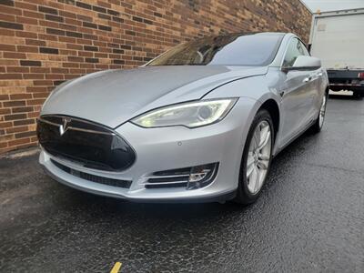 2015 Tesla Model S 85 -- 275 Miles on Full Charge -- Ultra High Fidelity Sound - Autopilot - Tech Package with Autopilot - All Serviced - Clean Title - Photo 33 - Wood Dale, IL 60191
