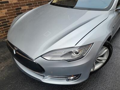 2015 Tesla Model S 85 -- 275 Miles on Full Charge -- Ultra High Fidelity Sound - Autopilot - Tech Package with Autopilot - All Serviced - Clean Title - Photo 32 - Wood Dale, IL 60191