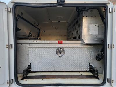 2013 Ford F-250 Super Duty  4X4 XL --- 6.2L Flex Fuel V8 385hp --  Snow Plow Ready - 8ft Long Bed - Backup Camera - Fiberglass Utility Topper - All Serviced - Clean Title - Photo 18 - Wood Dale, IL 60191