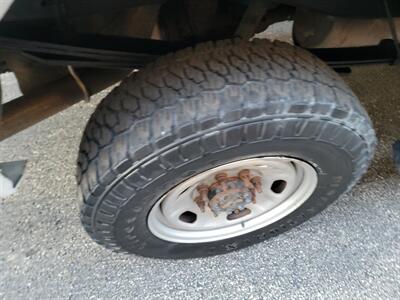 2013 Ford F-250 Super Duty  4X4 XL --- 6.2L Flex Fuel V8 385hp --  Snow Plow Ready - 8ft Long Bed - Backup Camera - Fiberglass Utility Topper - All Serviced - Clean Title - Photo 31 - Wood Dale, IL 60191