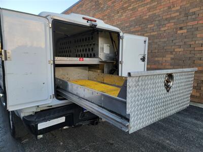 2013 Ford F-250 Super Duty  4X4 XL --- 6.2L Flex Fuel V8 385hp --  Snow Plow Ready - 8ft Long Bed - Backup Camera - Fiberglass Utility Topper - All Serviced - Clean Title - Photo 21 - Wood Dale, IL 60191