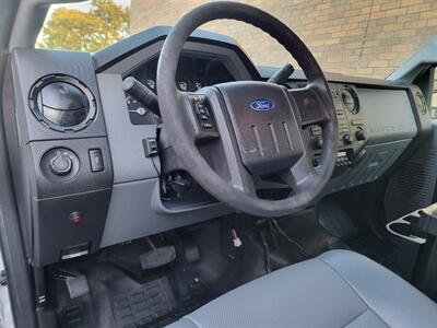 2013 Ford F-250 Super Duty  4X4 XL --- 6.2L Flex Fuel V8 385hp --  Snow Plow Ready - 8ft Long Bed - Backup Camera - Fiberglass Utility Topper - All Serviced - Clean Title - Photo 13 - Wood Dale, IL 60191