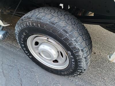 2013 Ford F-250 Super Duty  4X4 XL --- 6.2L Flex Fuel V8 385hp --  Snow Plow Ready - 8ft Long Bed - Backup Camera - Fiberglass Utility Topper - All Serviced - Clean Title - Photo 32 - Wood Dale, IL 60191