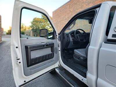 2013 Ford F-250 Super Duty  4X4 XL --- 6.2L Flex Fuel V8 385hp --  Snow Plow Ready - 8ft Long Bed - Backup Camera - Fiberglass Utility Topper - All Serviced - Clean Title - Photo 14 - Wood Dale, IL 60191
