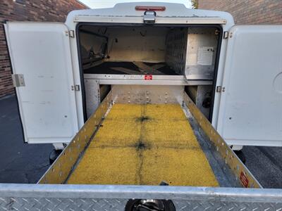 2013 Ford F-250 Super Duty  4X4 XL --- 6.2L Flex Fuel V8 385hp --  Snow Plow Ready - 8ft Long Bed - Backup Camera - Fiberglass Utility Topper - All Serviced - Clean Title - Photo 19 - Wood Dale, IL 60191