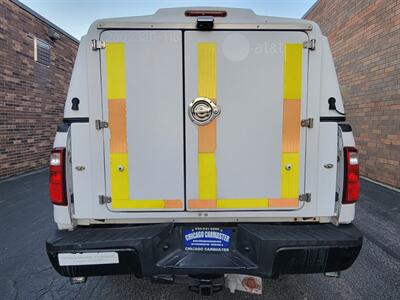 2013 Ford F-250 Super Duty  4X4 XL --- 6.2L Flex Fuel V8 385hp --  Snow Plow Ready - 8ft Long Bed - Backup Camera - Fiberglass Utility Topper - All Serviced - Clean Title - Photo 8 - Wood Dale, IL 60191