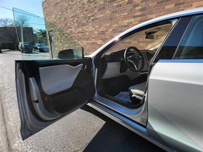 2016 Tesla Model S 90D AWD -- 243 Miles on Full Charge --  Save $$$ on Gas - Charge & Drive - Panorama Roof - Auto Pilot - NO Accident - Clean Title - WARRANTY - Photo 22 - Wood Dale, IL 60191