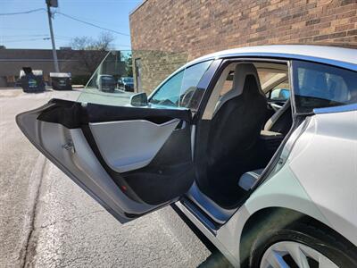 2016 Tesla Model S 90D AWD -- 243 Miles on Full Charge --  Save $$$ on Gas - Charge & Drive - Panorama Roof - Auto Pilot - NO Accident - Clean Title - WARRANTY - Photo 24 - Wood Dale, IL 60191
