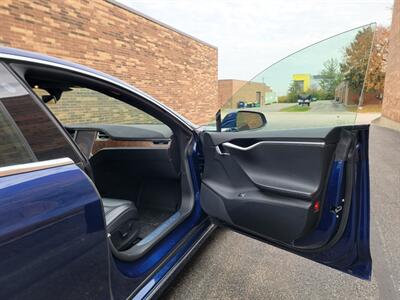 2017 Tesla Model S 75 -- 240 Miles on Full Charge --  Full Self Driving Capability - Autopilot - Premium Upgrades Package - Sunroof - Power and Lighting Package - Standard Suspension - Clean Title - Photo 21 - Wood Dale, IL 60191