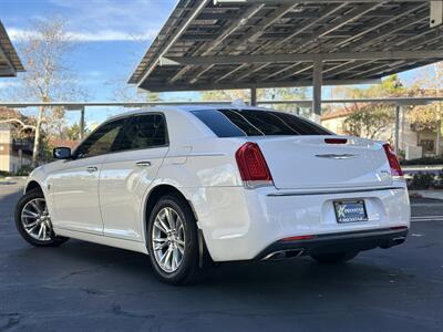 2016 Chrysler 300C   - Photo 8 - Vista, CA 92084