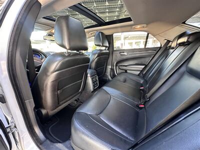 2016 Chrysler 300C   - Photo 17 - Vista, CA 92084