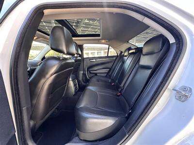 2016 Chrysler 300C   - Photo 19 - Vista, CA 92084
