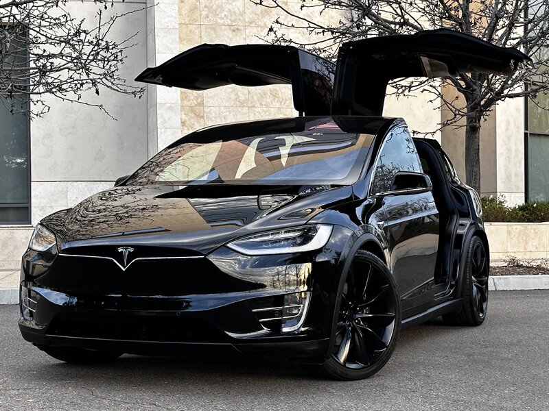 The 2017 Tesla Model X 90D photos