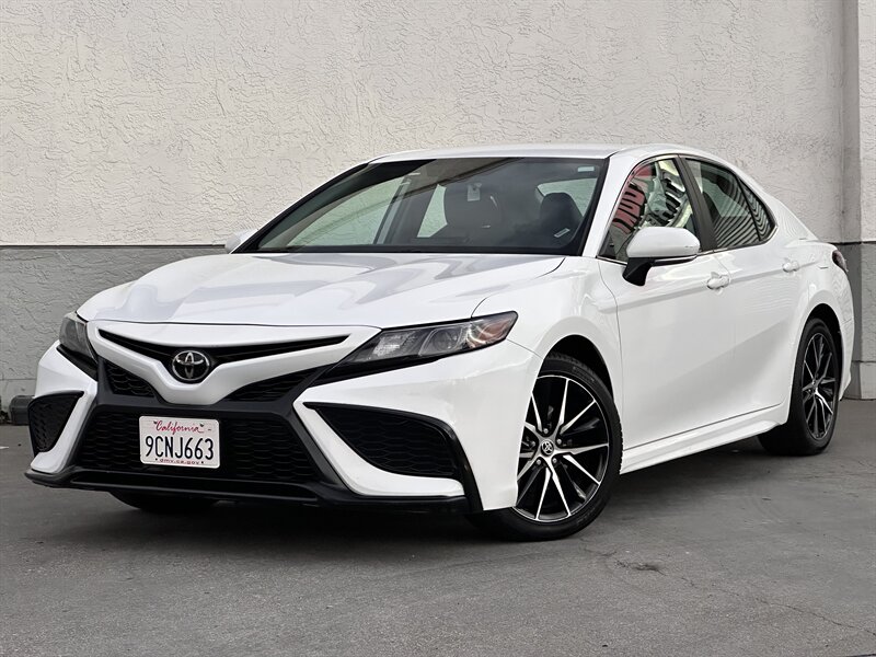 2023 Toyota Camry SE  