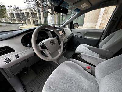 2014 Toyota Sienna LE 8-Passenger   - Photo 16 - Vista, CA 92084