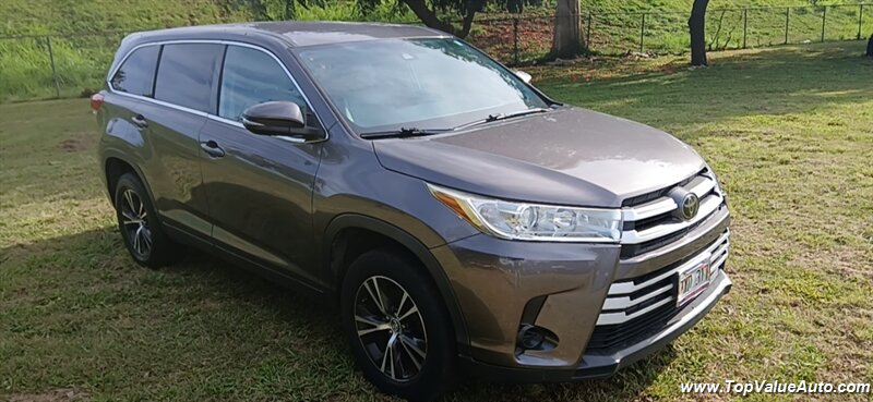 2019 Toyota Highlander LE  