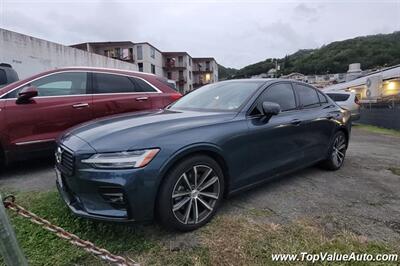 2022 Volvo S60 B5 Momentum Sedan