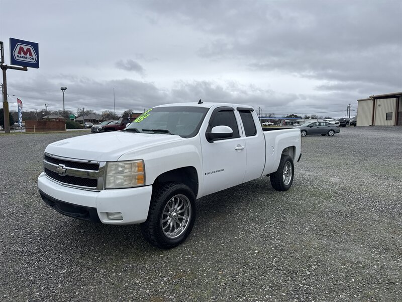 2007 Chevrolet Silverado 1500 Work Truck  4dr Extended Cab   - Photo 1 - Madisonville, TN 37354
