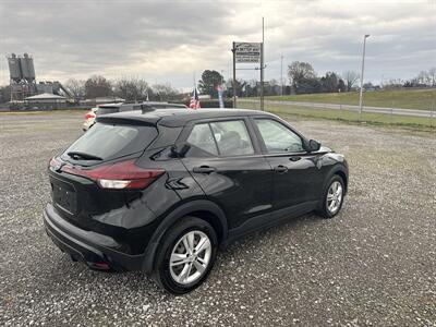 2022 Nissan Kicks S   - Photo 3 - Madisonville, TN 37354