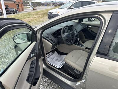 2016 Ford Focus SE - Photo 5 - Madisonville, TN 37354